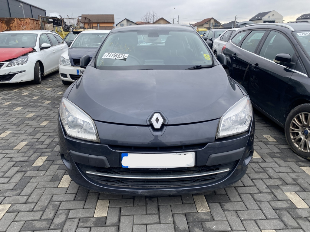 Dezmembrez piese caroserie, motor, cutie viteze, suspensie Renault Megane 3 1.9 DCI 2011, F9Q870