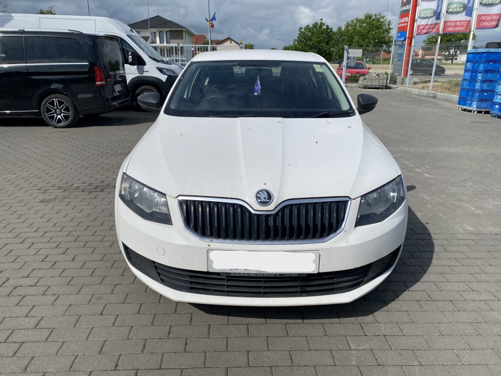 Dezmembrez piese caroserie, motor, cutie viteze, suspensie Skoda Octavia 3 (5E3) 1.6 TDI 2014, CLHA