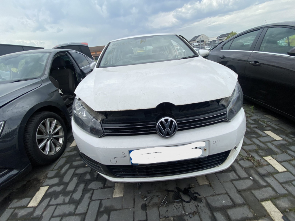 Dezmembrez piese caroserie, motor, cutie viteze, suspensie VW Golf 6 (5K1) 1.6 TDI 2012, CAYC