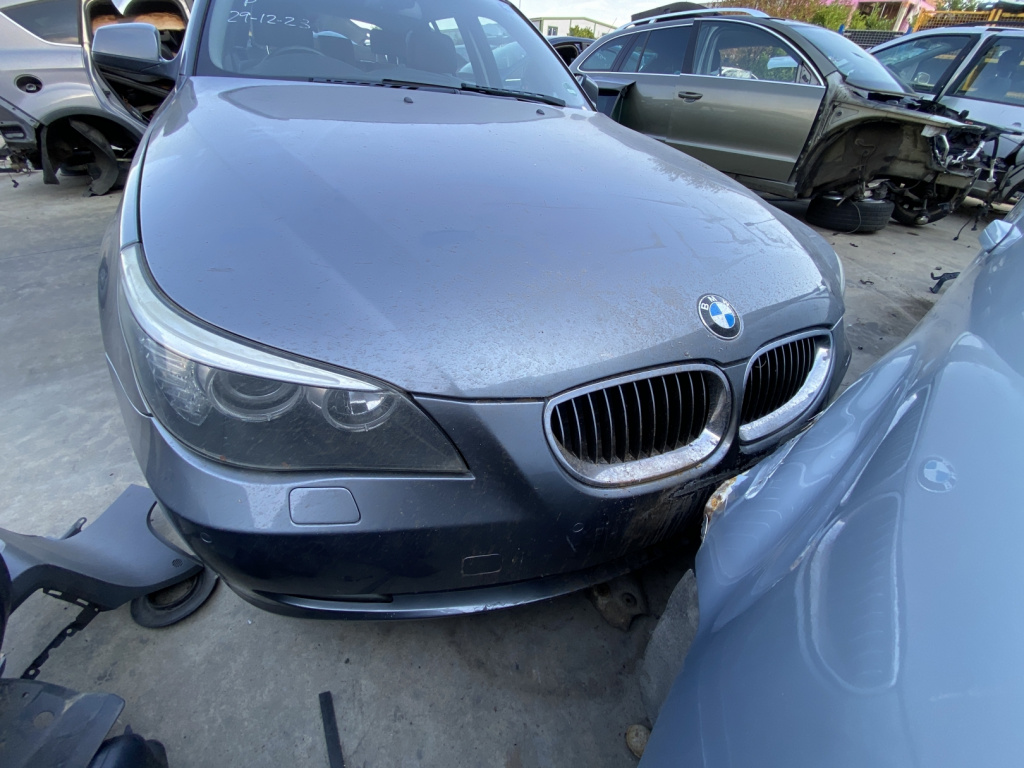 Dezmembrez piese caroserie, motor, cutie viteze, suspensie Bmw 5 Touring (E61) facelift 3.0 diesel 2009 (faruri cu lupa si fara