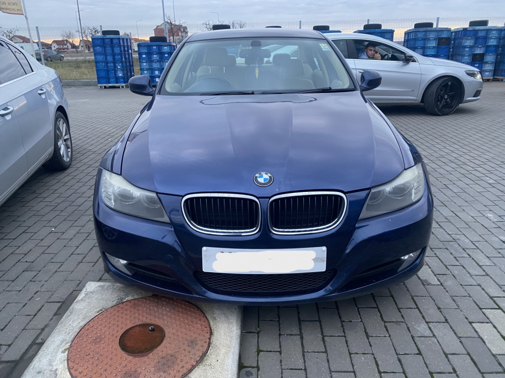 Dezmembrez piese caroserie, motor, cutie viteze, suspensie Bmw 3 (E90) facelift 2.0 diesel 2011, N47D20C