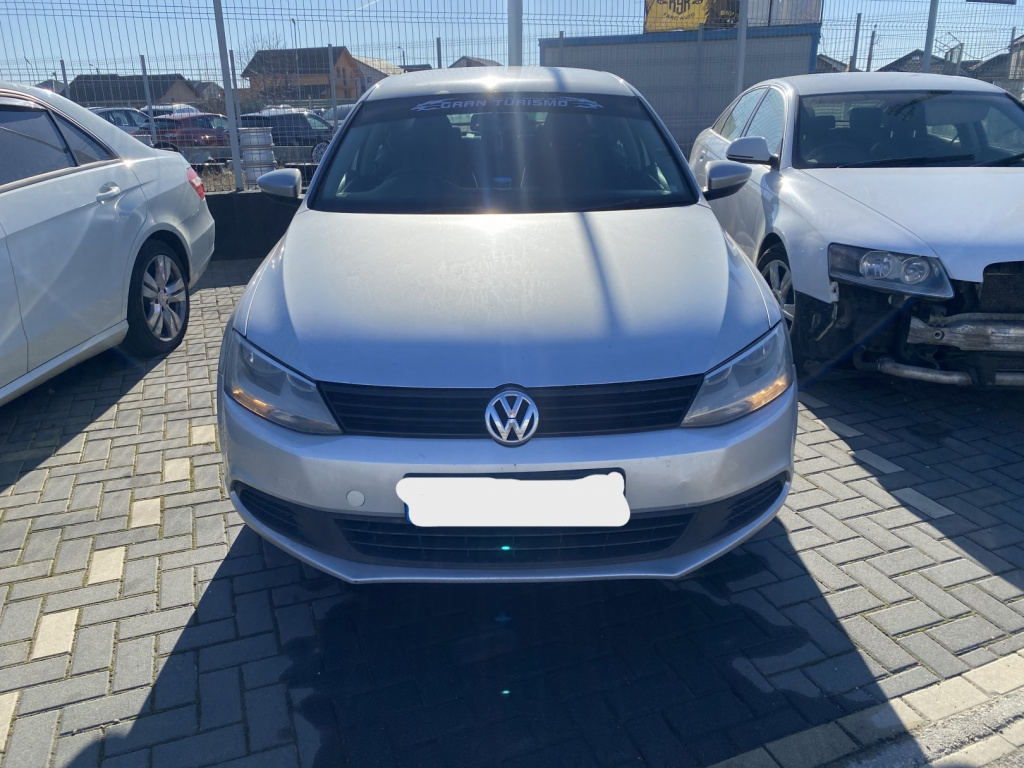 Dezmembrez piese caroserie, motor, cutie viteze, suspensie VW Jetta 4 (6Z) 1.6 TDI 2011, CAYC