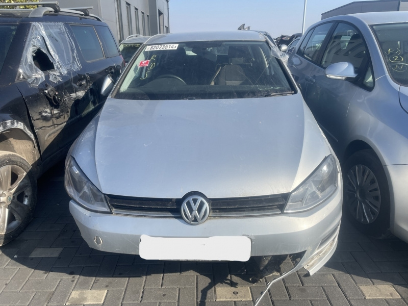 Dezmembrez piese caroserie, motor, cutie viteze, suspensie Volkswagen Golf 7 (5G1) 1.6 TDI, CLHA.