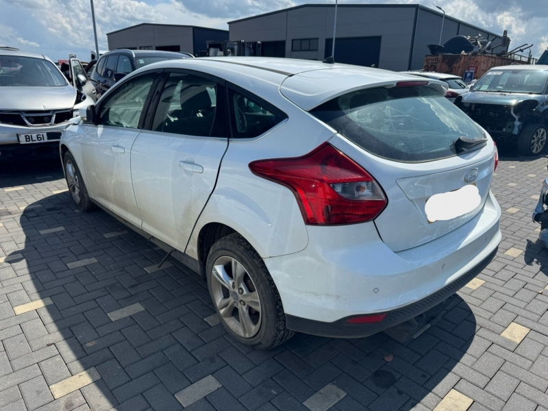 Dezmembrez piese caroserie, motor, cutie viteze, suspensie Ford Focus 3 1.6 TDCI, T1DB.