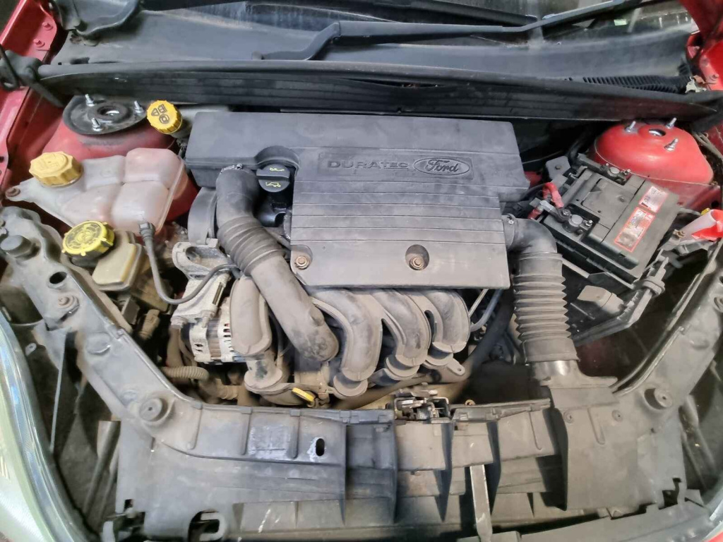 Dezmembrez piese caroserie, motor, cutie viteze, suspensie Ford Fiesta 5, 1.4 benz