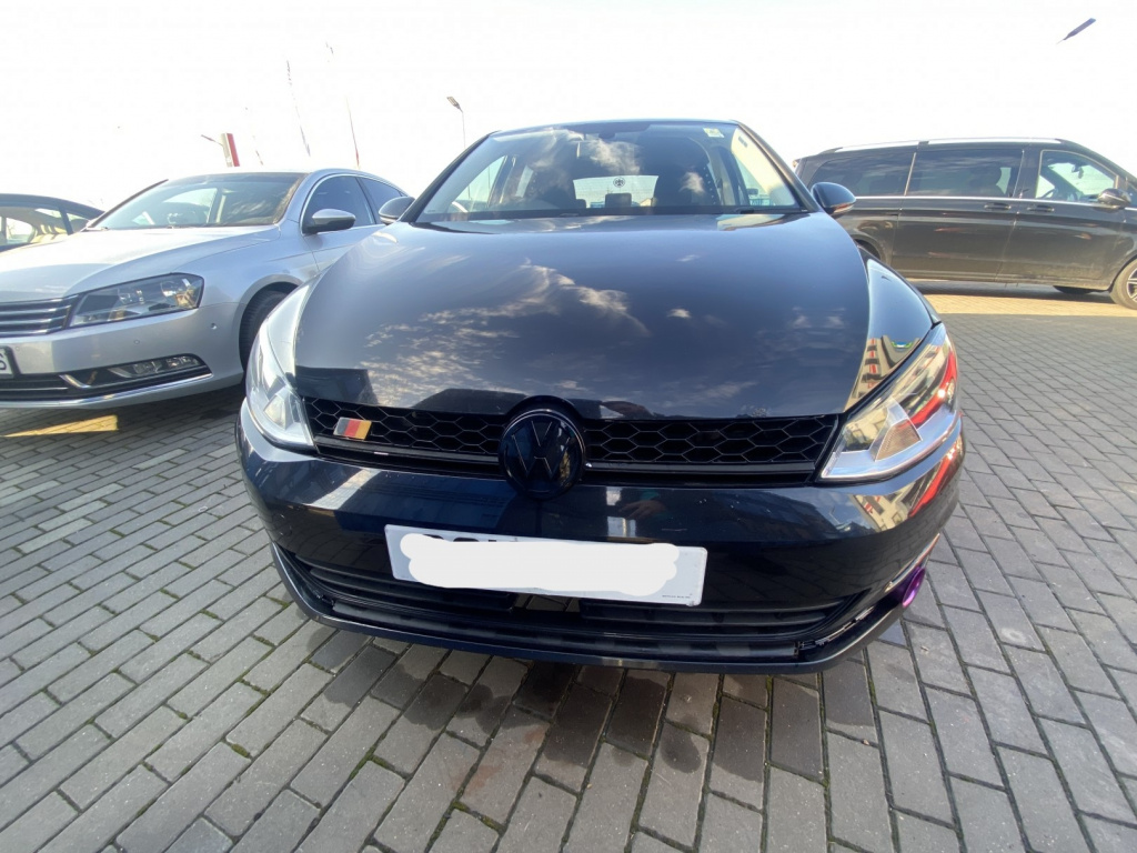 Dezmembrez piese caroserie, motor, cutie viteze, suspensie VW Golf 7 (5G) 1.6 TDI 2013, CLHA