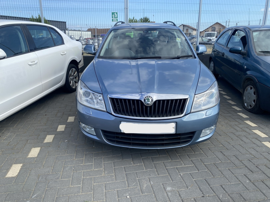 Dezmembrez piese caroserie, motor, cutie viteze, suspensie, Skoda Octavia 2 Combi (1Z5) facelift 1.6 TDI 2010, CAYC