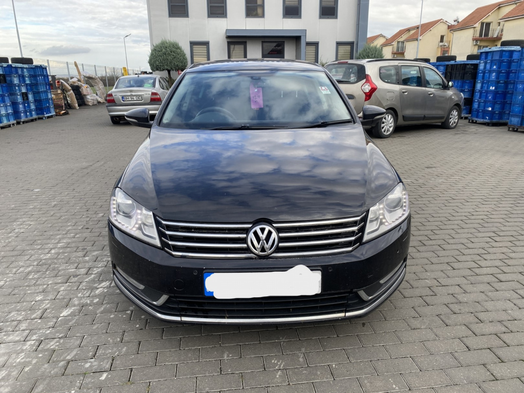 Dezmembrez piese caroserie, motor, cutie viteze, suspensie VW Passat (362) 2.0 TDI 2011, CFFB