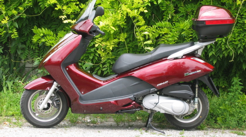 Dezmembrez ,Piese Honda Fes 125 Pantheon