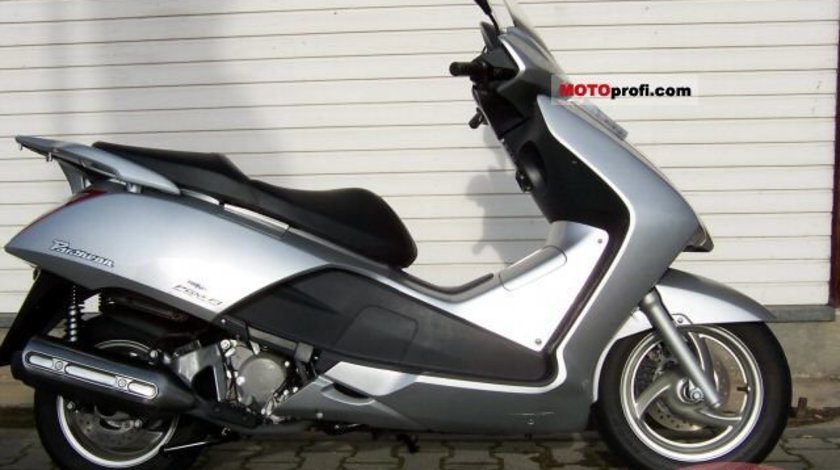 Dezmembrez ,Piese Honda Fes 125 Phantheon