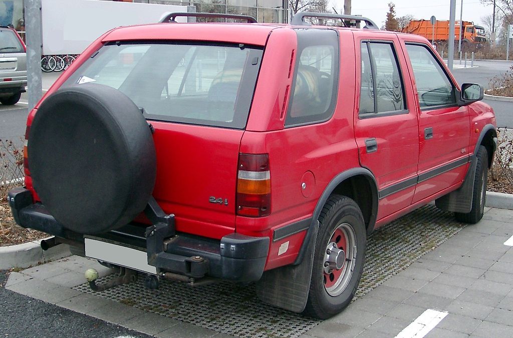 Dezmembrez,Piese Opel Frontera A  2400 Benzina 1991 1995