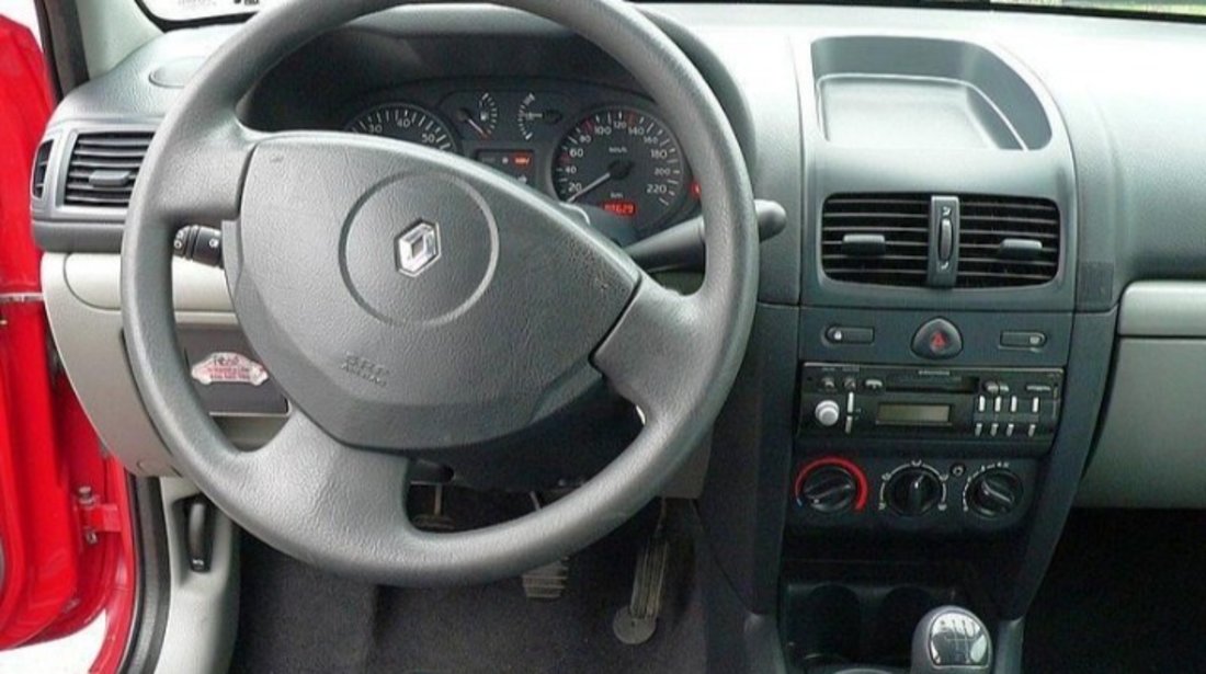 Dezmembrez Piese Renault Clio 2 1.5 dci euro 3 roșu an 2005,ac,geamuri electrice,computer bord