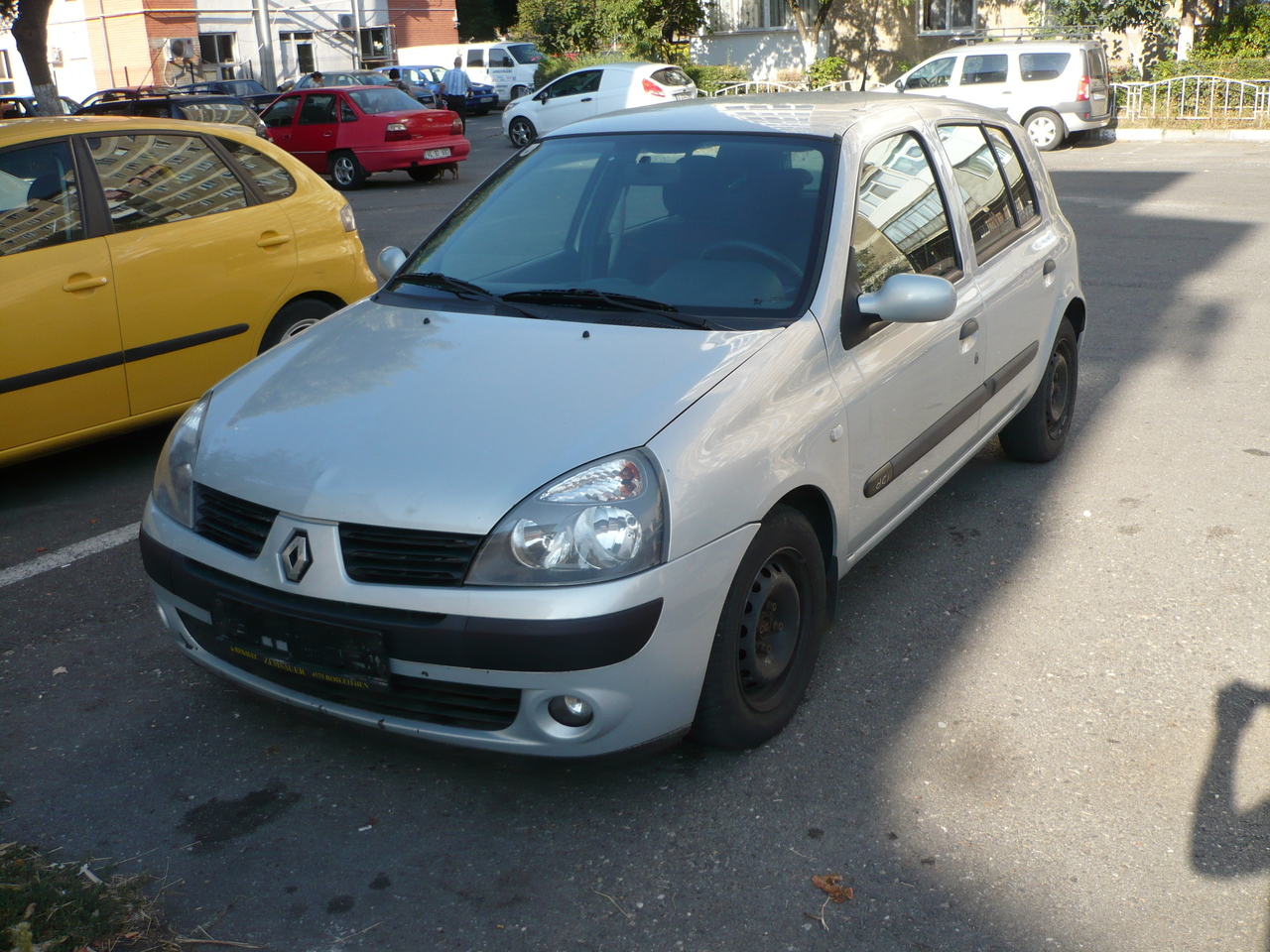 Dezmembrez,Piese Renault Clio 2 Hatchback 1.5 dci euro 3 Gri Metalizat