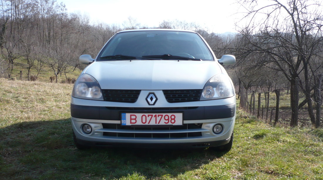 Dezmembrez,Piese Renault Clio 2 Hatchback 2 usi  1.5 dci euro 3 Gri Metalizat