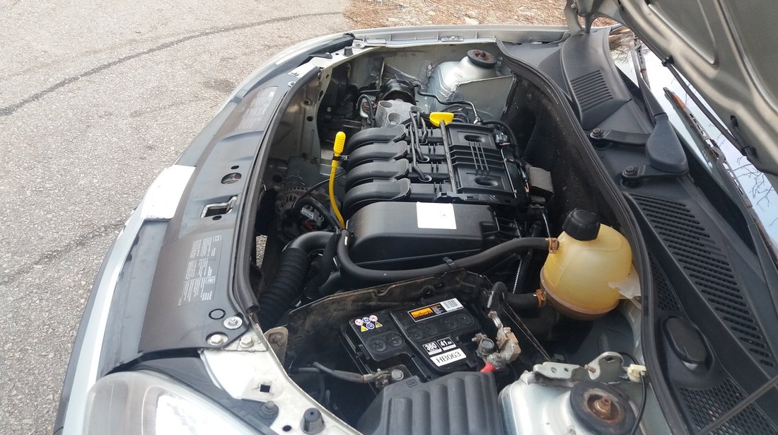 Dezmembrez,Piese Renault Clio 2 Hatchback 4 usi 1.2 benzina 16V Gri Metalizat