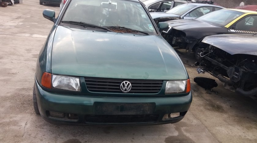 Dezmembrez,Piese VW Polo Variant Verde 1.6 Benzina  1999