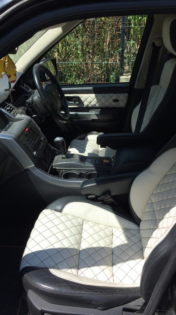 Dezmembrez Range Rover Sport