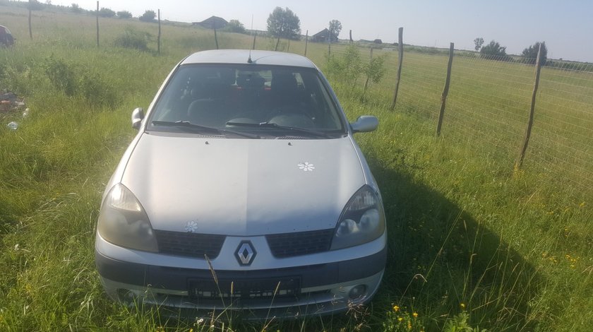 Dezmembrez Renault Clio 1.6 benzina