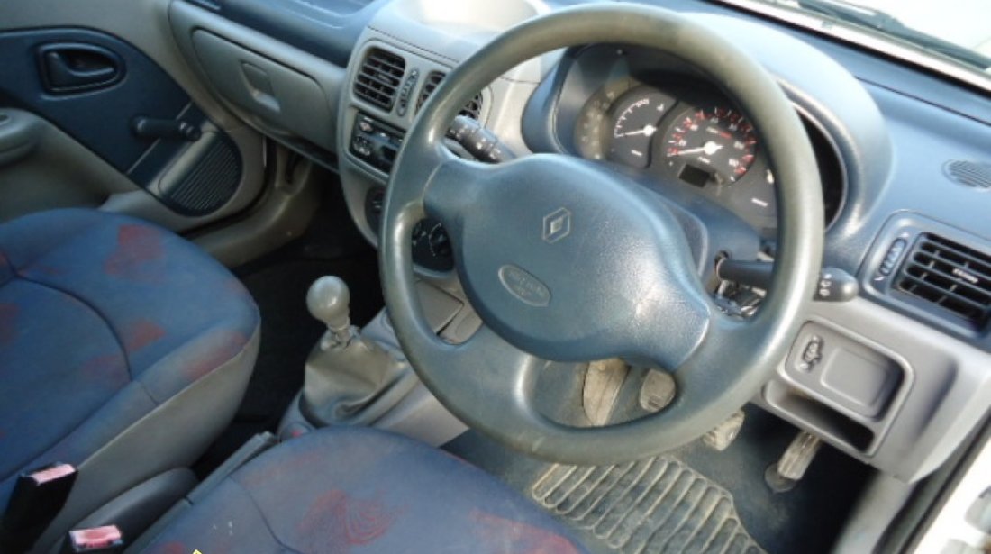 Dezmembrez renault clio 1 9 d
