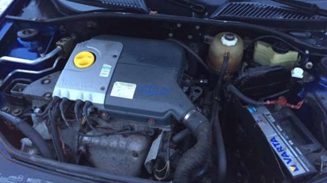 Dezmembrez Renault Clio 2 1.4 benzina 8 V Albastru Metalizat
