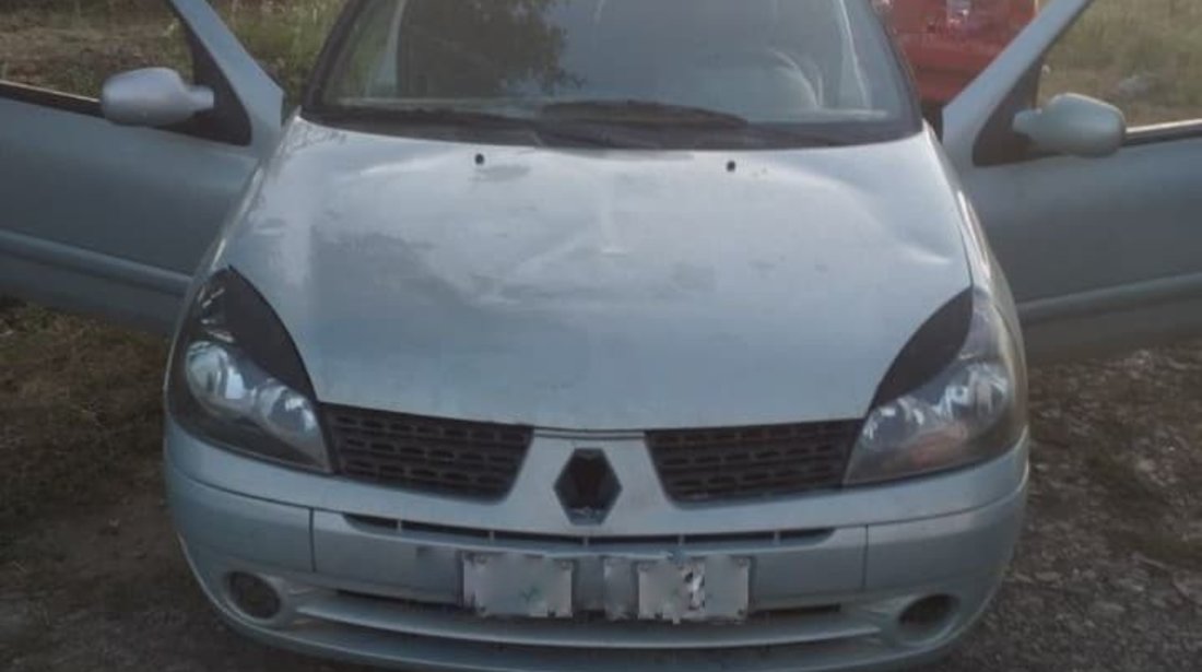 Dezmembrez Renault Clio 2, euro 3, 1.5 dci, model in 3 usi, cu volan pe partea stanga