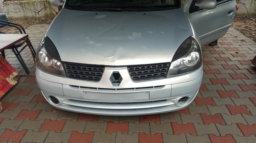 Dezmembrez Renault Clio 2, euro 3, 1.5 dci