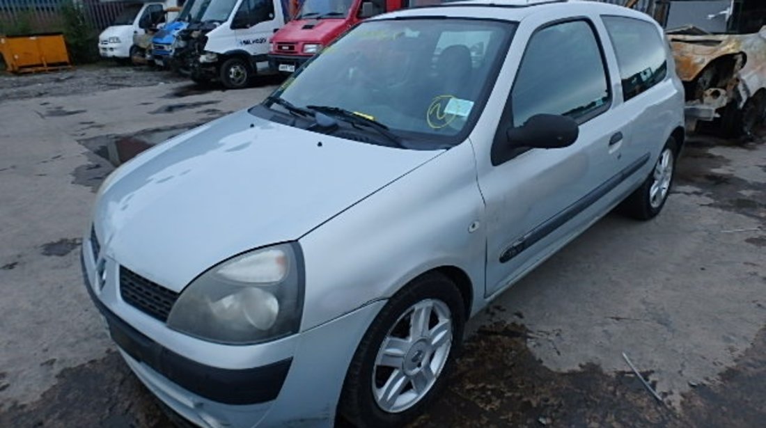 Dezmembrez Renault Clio 2, fabr. 2003, 1.2i 16V, FL