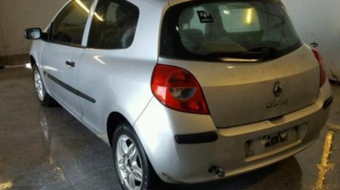 DEZMEMBREZ RENAULT CLIO 3, 1.2B, 2007