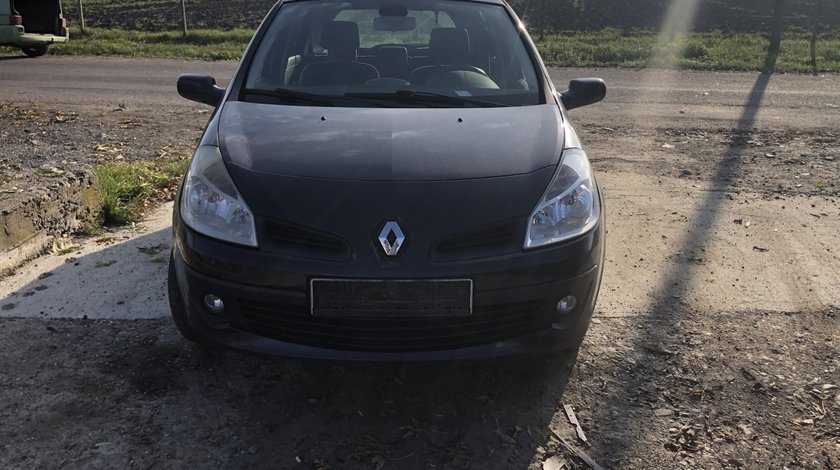 Dezmembrez Renault Clio 3 1.6I 2009