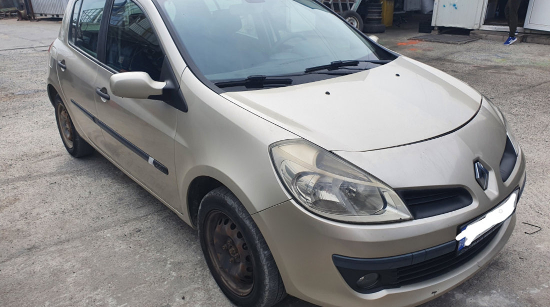 Dezmembrez Renault CLIO 3 2005 - Prezent 1.5 DCi K9K 752 ( CP: 64, KW: 47, CCM: 1461 ) Motorina