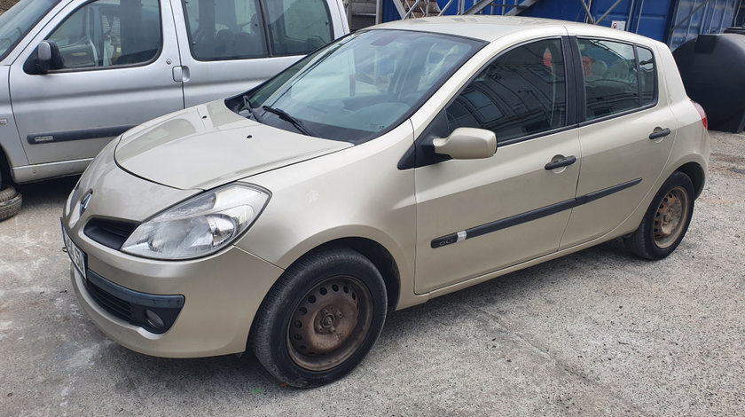 Dezmembrez Renault CLIO 3 2005 - Prezent 1.5 DCi K9K 752 ( CP: 64, KW: 47, CCM: 1461 ) Motorina