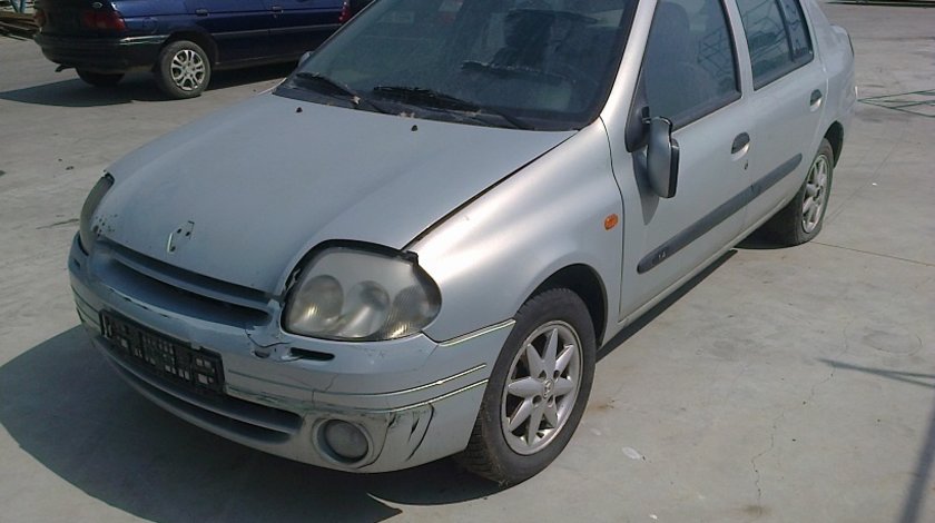 Dezmembrez Renault Clio, an 2001
