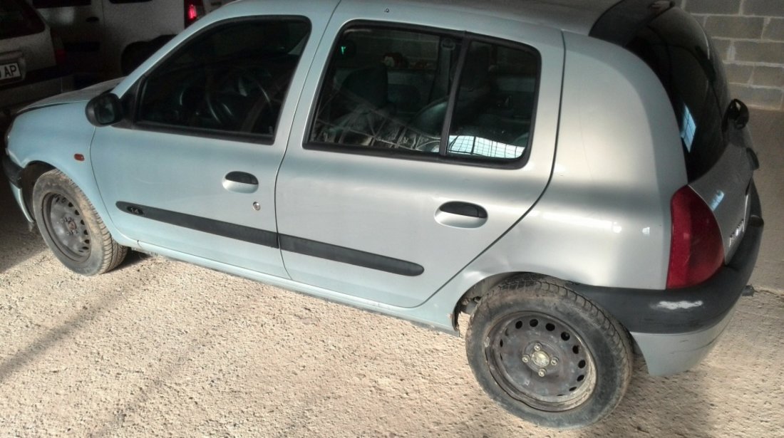 Dezmembrez Renault Clio II 2 1.4 Benzina MPI 2002 2003 2004 2005 5 usi volan stanga 55kw 75cai