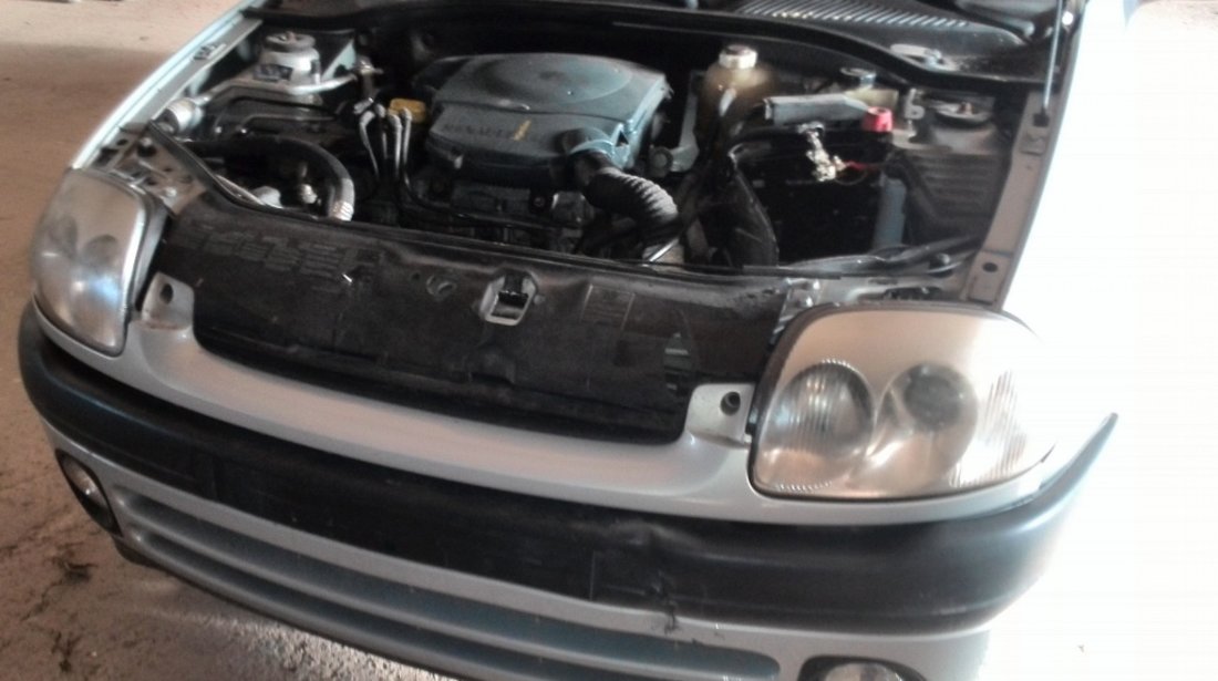 Dezmembrez Renault Clio II 2 1.4 Benzina MPI 2002 2003 2004 2005 5 usi volan stanga 55kw 75cai