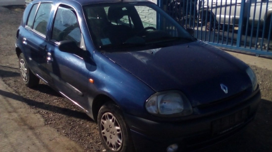 Dezmembrez Renault Clio II, an 1998, motorizare 1.4