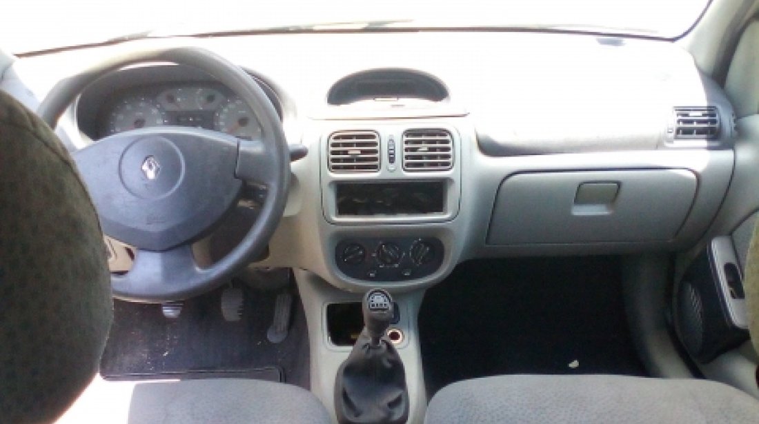 Dezmembrez Renault  Clio II, an 2005, motorizare 1.5 DCI