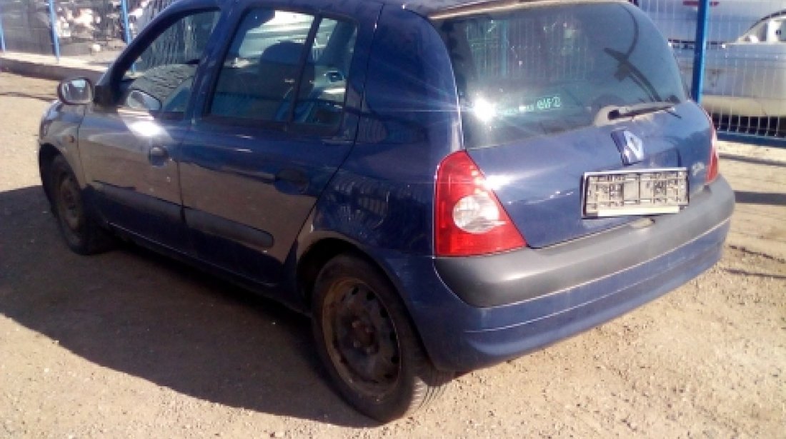 Dezmembrez Renault Clio II Caroserie, an 2004, motorizare 1.5 DCI