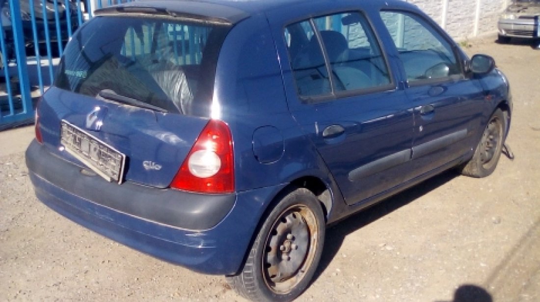 Dezmembrez Renault Clio II Caroserie, an 2004, motorizare 1.5 DCI