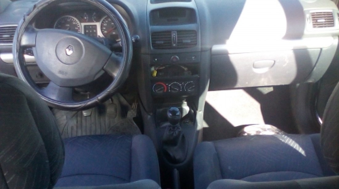 Dezmembrez Renault Clio II Caroserie, an 2004, motorizare 1.5 DCI