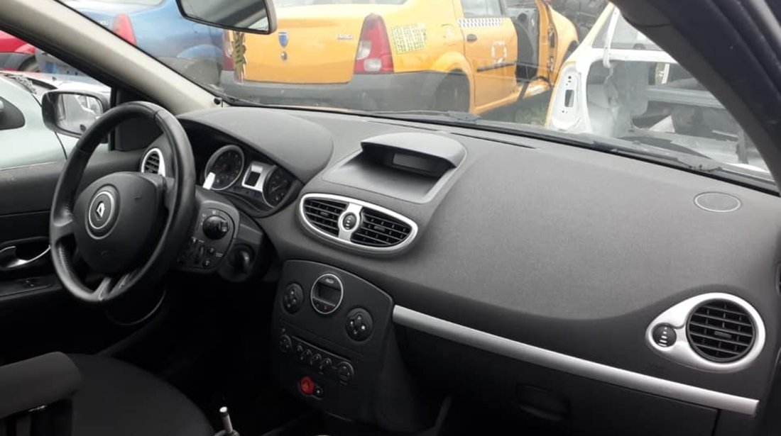 Dezmembrez Renault Clio III 2008 HATCHBACK 1.4 B