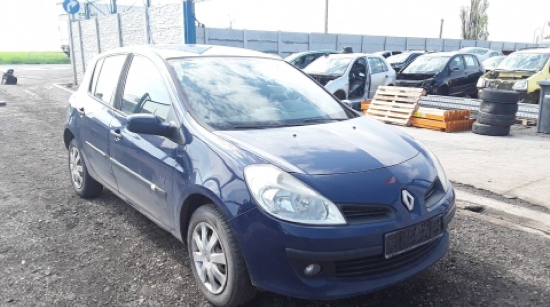 Dezmembrez Renault Clio III, an 2006, motorizare 1.5 DCI