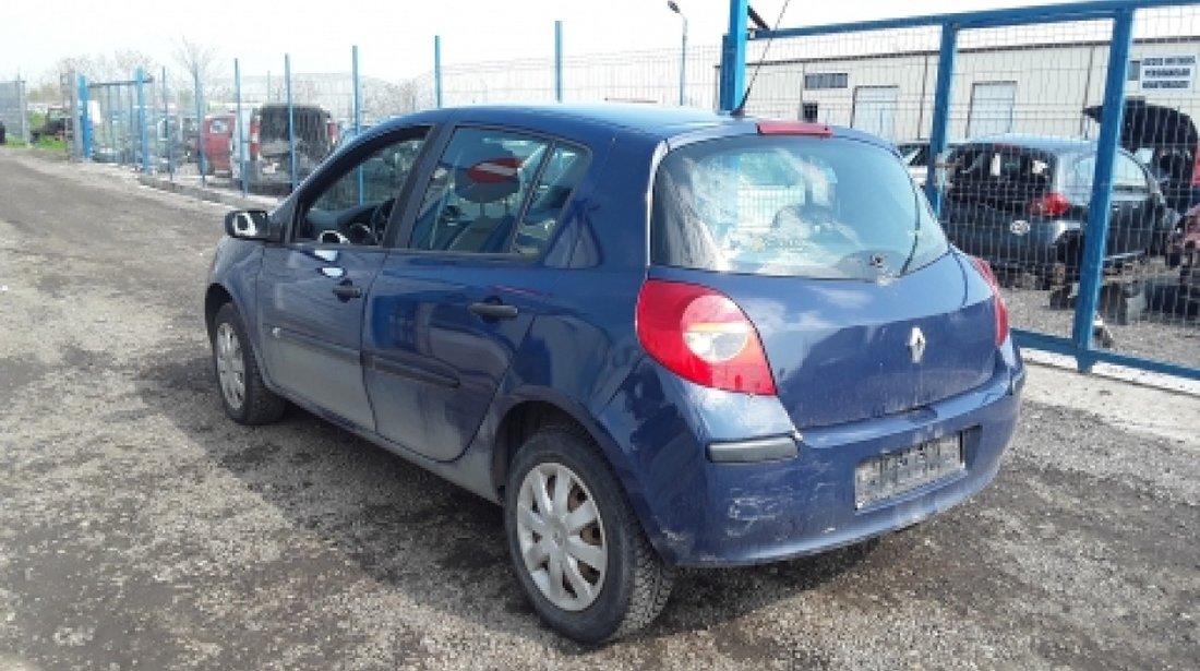 Dezmembrez Renault Clio III, an 2006, motorizare 1.5 DCI