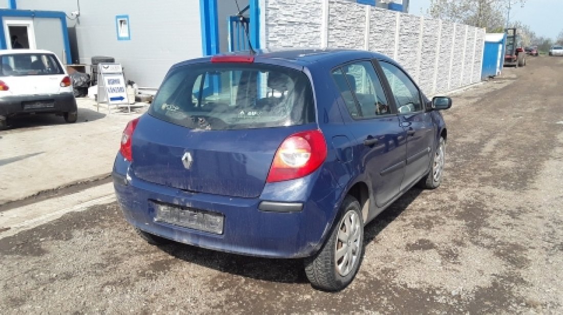 Dezmembrez Renault Clio III, an 2006, motorizare 1.5 DCI