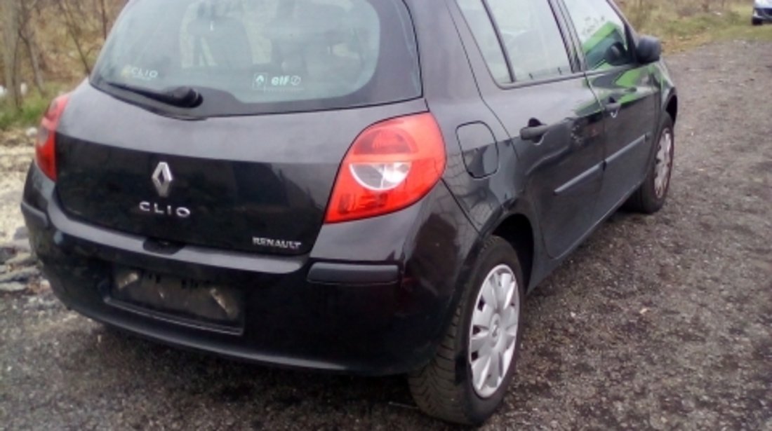 Dezmembrez Renault  Clio III ,an 2006