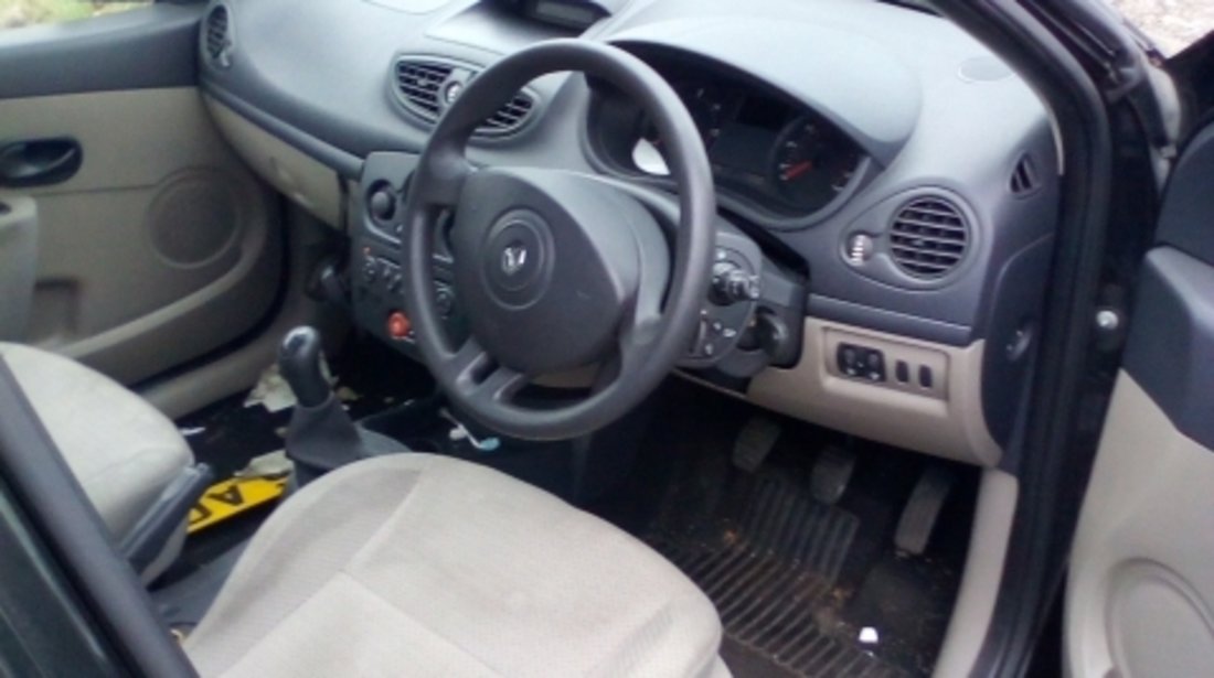 Dezmembrez Renault  Clio III ,an 2006