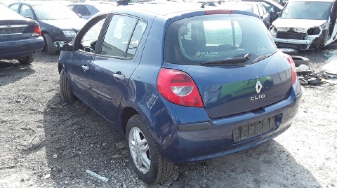 Dezmembrez Renault Clio III, an 2007, motorizare 1.5 DCI