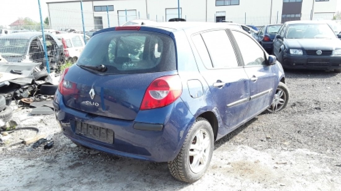 Dezmembrez Renault Clio III, an 2007, motorizare 1.5 DCI