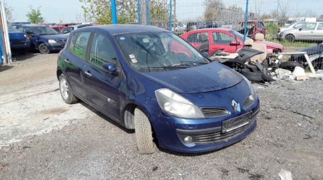 Dezmembrez Renault Clio III, an 2007, motorizare 1.5 DCI