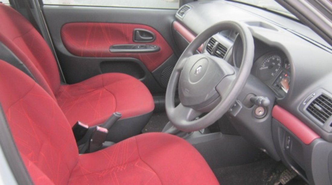 Dezmembrez Renault Clio ll din 2001, 1.2b