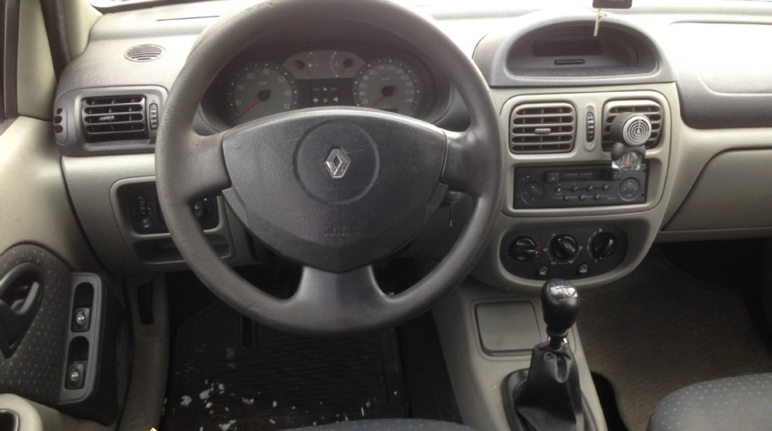 Dezmembrez Renault Clio Symbol 1 5DCI 65CP 2005